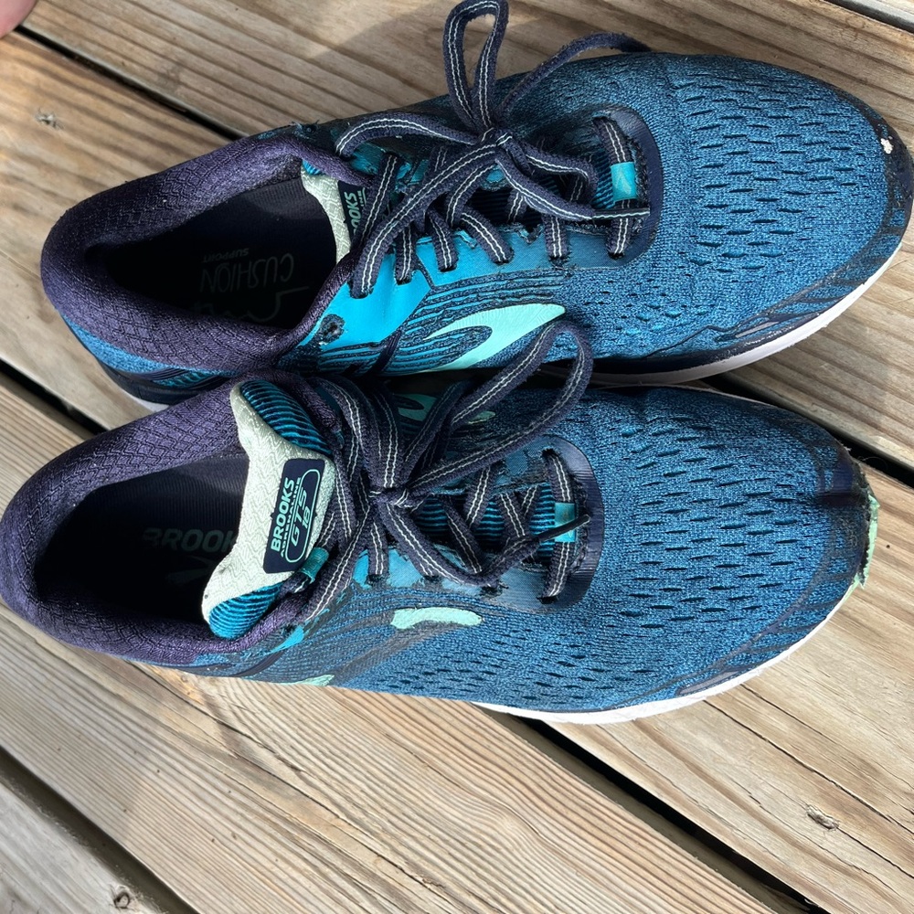Brooks size 11
